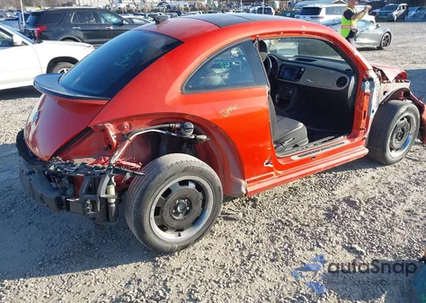 2018 Volkswagen Beetle 2.0T Coast/2.0T S z USA, uszkodzony, nr VIN 3VWFD7AT4JM705489